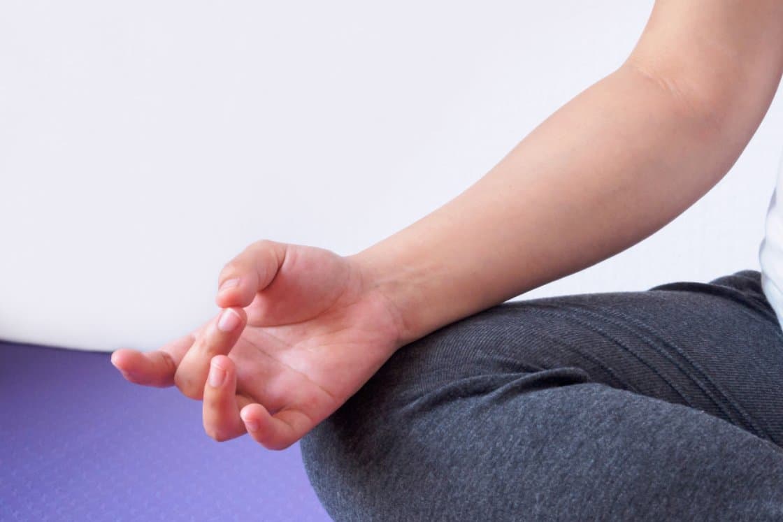 10 Benefits of Shunya Mudra Hand Gesture for Body and Mind ...