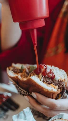 Processed Foods Health Hazards: क्या आपको पसंद है पिज्जा-बर्गर और सोडा, घेर लेंगी ये 7 बीमारियां