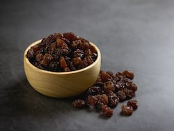 Black Raisins On Empty Stomach: What Happens To Your Body When You Take Raisins In The Morning?