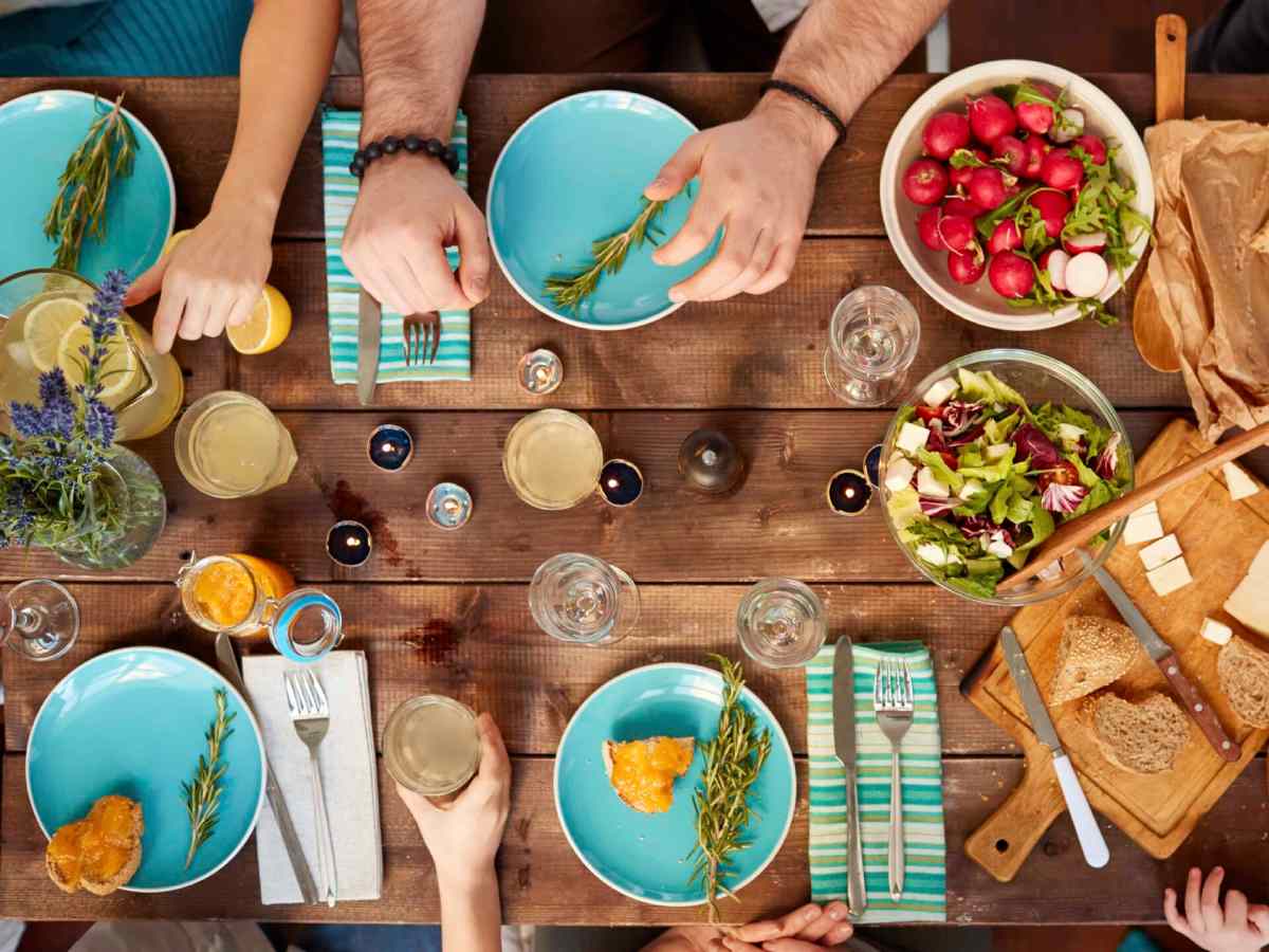 5 Surprising Health Benefits of Eating Dinner Before 7 pm