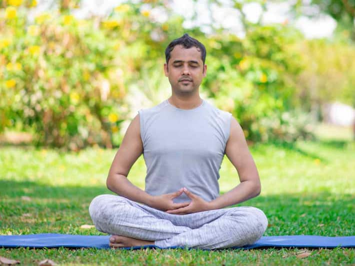 5 Yoga Asanas To Lower High Uric Acid Levels Naturally | TheHealthSite.com