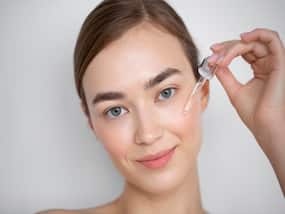 A Doctor Explains: How Does The Skin Benefit From Using Hyaluronic Acid?
