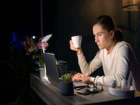 Research States Working Long Hours, Doing Crazy Shifts Is Making Us Sick, Depressed