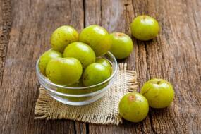 4 Benefits Of Amla And Honey For Pregnant Women