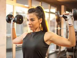 महिलाओं के लिए क्यों जरूरी है वेट लिफ्टिंग? एक्सपर्ट से जानें इसके 5 फायदे