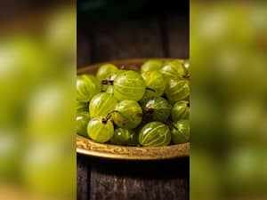 आंवले की पत्ती खाने के 8 प्रमुख फायदे