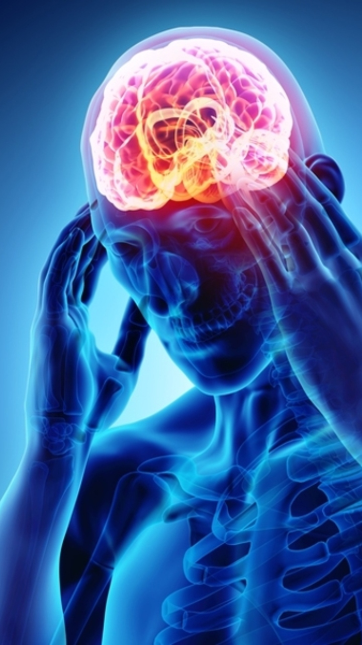 दिमाग में सूजन होने पर दिखते हैं ये 8 संकेत