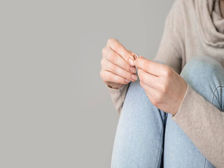 7 Physical And Mental Signs That Show That You Are Not Eating Enough Iron-Rich Foods