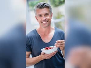 Fruits for diabetes: आम-चीकू खाने से बढ़ सकता है शुगर, जानें डायबिटीज में कौन-से फल हैं अच्छे और खराब