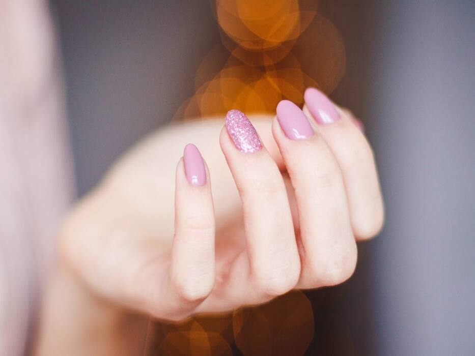 Manicure Side Effects: सुंदर नेल्स के लिए पार्लर में कराती हैं  मैनिक्योर, तो जान लें इसके 5 नुकसान