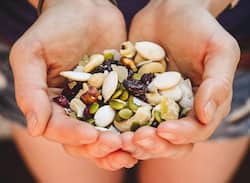 उम्र बढ़ने के साथ डाइट में जरूर शामिल करें ये 3 हेल्दी सीड्स, मिलेंगे जबरदस्त फायदे