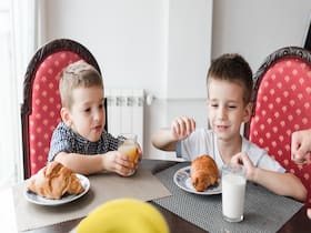 5 Tips To Keep Your Kids Away From Unhealthy Eating Habits