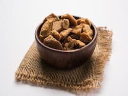 Here's Why You Should Eat Jaggery During The Menstrual Cycle