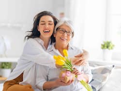 Mother's Day: इस मदर्स डे अपनी मां को दें अच्छी सेहत का तोहफा, इन 5 तरीकों से रखें उनका ख्याल
