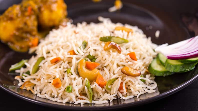 दिमाग को कमजोर बना देते हैं ये फूड्स, 10 में 8 लोग जरूर करते हैं इनका सेवन