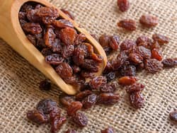 Diabetes Management: 10 Benefits of Drinking Raisin Water On Empty Stomach