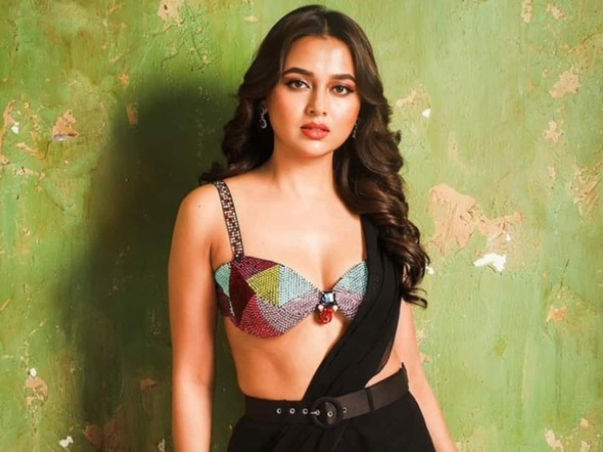 Tejasswi Prakash Sets Fitness Goals By Acing These 2 Difficult Exercises; Check It Out