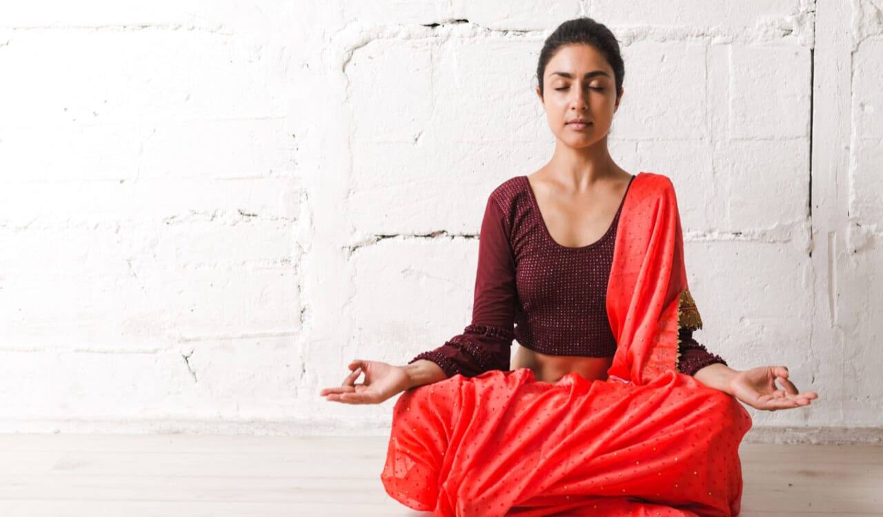 Agni Mudra Benefits For Weight Loss: 8 Steps To Perform Agni Mudra - Vimarsana News