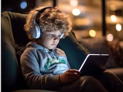 इस डिजिटल युग में बच्चों को ऐसे बचाएं स्क्रीन से, मानसिक और शारीरिक विकास के लिए है जरूरी