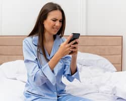 Do You Check Your Phone First Thing In The Morning? Know Why You Shouldn't