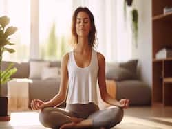 आंखों की रोशनी बढ़ाने के लिए रोज करें ये 3 योगासन, कुछ ही दिनों में उतर जाएगा सालों से लगा चश्मा