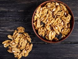 बादाम और अखरोट पानी में भिगोकर खाना चाहिए या नहीं, एक्सपर्ट से जानिए फायदे और नुकसान