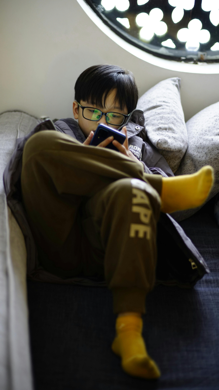 7 Tips To Limit Your Kids’ Addiction To Social Media