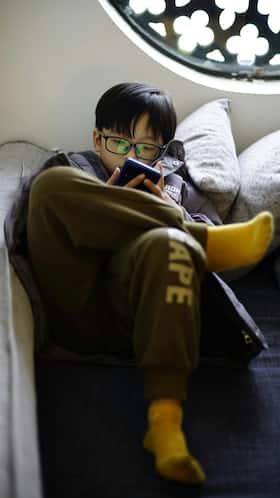 7 Tips To Limit Your Kids’ Addiction To Social Media 7 Tips To Limit Your Kids’ Addiction To Social Media