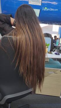 लंबे घने बालों के लिए नारियल तेल में मिलाकर लगाएं ये चीज़