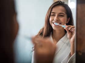 Brush kitani der tak karna chahiye: दांतों की अच्छी सफाई के लिए कितनी देर ब्रश करना चाहिए? Brush kitani der tak karna chahiye: दांतों की अच्छी सफाई के लिए कितनी देर ब्रश करना चाहिए?