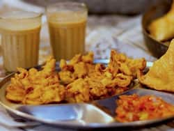 क्या बरसात में खाने चाहिए पकौड़े और चाय? एक्सपर्ट से जानें कितना हेल्दी या अनहेल्दी है ऐसा करना
