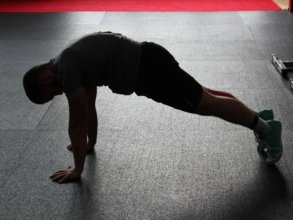 What Is The Right Way To Do Push Ups? Here Are 5 Mistakes To Avoid