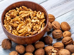 बालों में हर समस्या को जड़ से मिटाता है अखरोट का छिलका, जानें इस्तेमाल करने का तरीका और फायदे