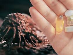 इस विटामिन की कमी से बढ़ सकती है कैंसर की गांठ, शरीर में दिखने वाले इन लक्षणों से तुरंत करें पहचान