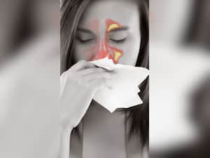 खांसी जुकाम की परेशानी बढ़ा सकती हैं ये 8 चीजें