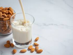 6-Step Recipe To Make Healthy Almond Milk At Home