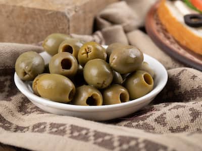 Weight Loss To Eye Health: 5 Reasons To Eat Olive Fruits&nbsp;