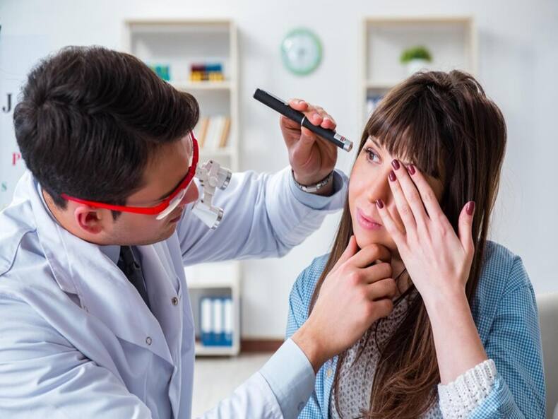 Eye Health: How To Safely Use Contact Lens In Monsoon? 9 Things You Need To Know