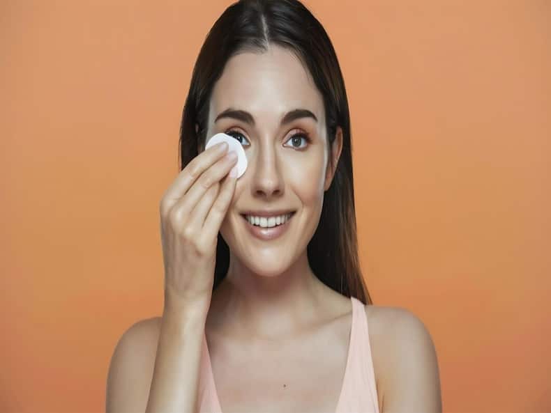6 Mistakes That Are Making Your Eyes Appear Puffy And Tired
