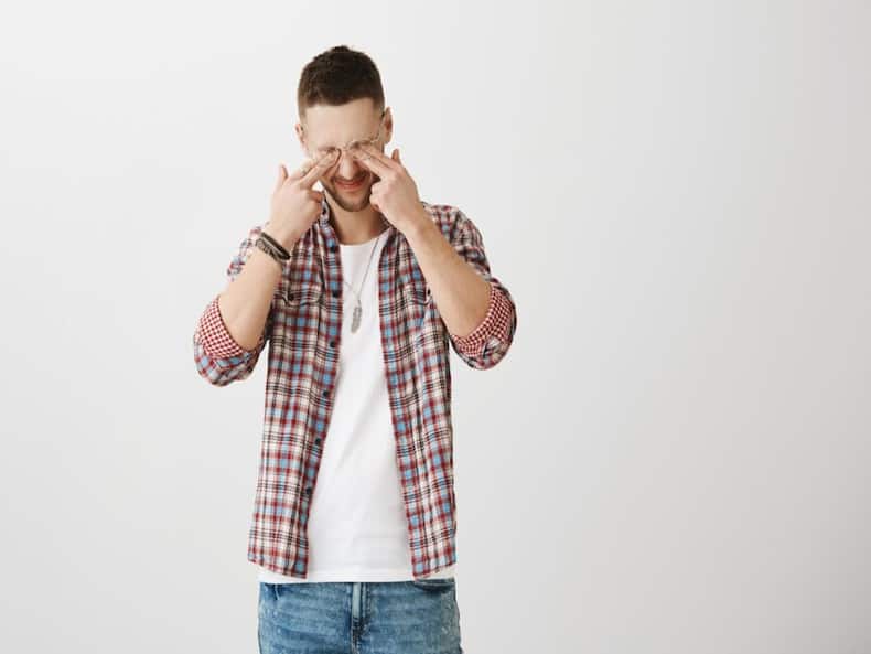 6 Mistakes That Are Making Your Eyes Appear Puffy And Tired