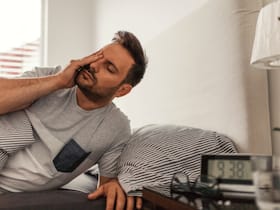 सुबह उठते ही आंखों में जलन होने पर आजमाएं ये 5 नुस्खे, कुछ ही मिनटों में मिलेगा आराम सुबह उठते ही आंखों में जलन होने पर आजमाएं ये 5 नुस्खे, कुछ ही मिनटों में मिलेगा आराम
