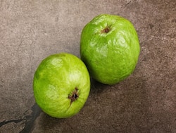 7 Health Benefits Of Consuming Guavas In Monsoon