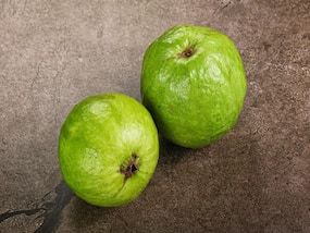 7 Health Benefits Of Consuming Guavas In Monsoon