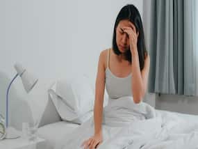 सुबह उठते ही दर्द से फटने लगता है सिर तो पानी में मिलाकर पी लें यह 1 चीज, बुखार भी होगा कम