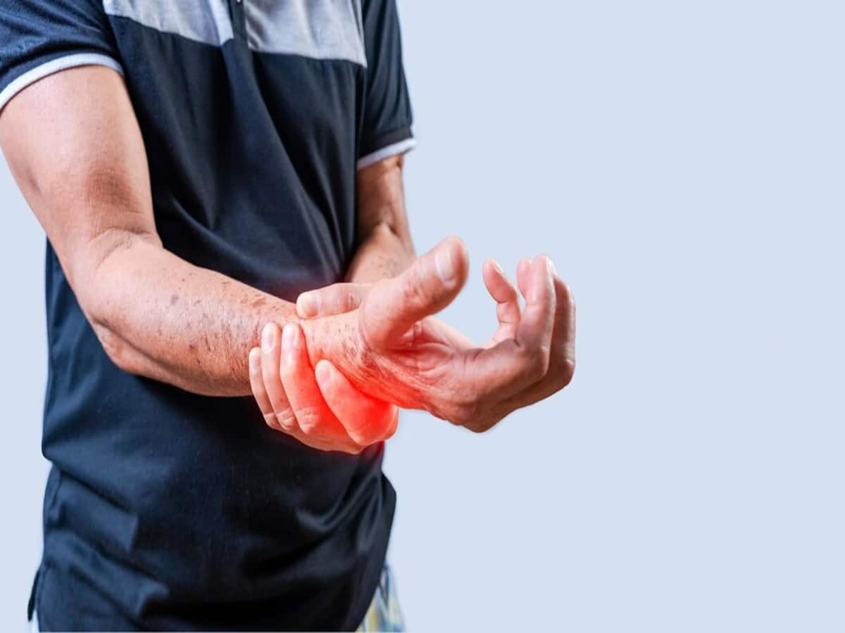 sickle cell disease, red blood cells, hemoglobin, sudden intense pain in the body, dealing with sickle cell disease, sickle cell disease pain, sickle cell disease causes, sickle cell disease triggers, sickle cell disease health impact, sickle cell disease painkillers, sickle cell disease treatment, Sickle cell disease, sickle cell treatment, Symptoms of sickle cell, 