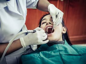 Warning Signs Of Oral Cancer  that You Shouldn   t Ignore