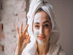 चेहरे पर चावल के आटे में मिलाकर लगा लें ये 2 चीजें, 5 मिनट में मिलेगी गोरी और चमकदार त्वचा