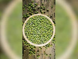 सुबह भीगी हुई मूंग दाल खाने के 8 फायदे