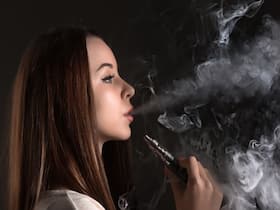 2 Litres Of 'Vape Juice' Drained From The Lungs Of US Woman: What Are The Extreme Consequences Of Vape Addiction?