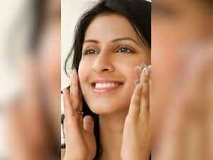 रात को चेहरे पर शहद लगाने के फायदे